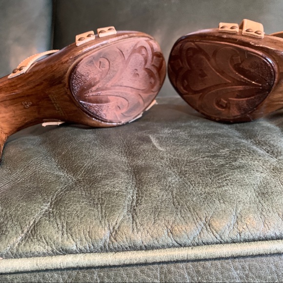 Summer slip on heels. 8.5 - Picture 2 of 5